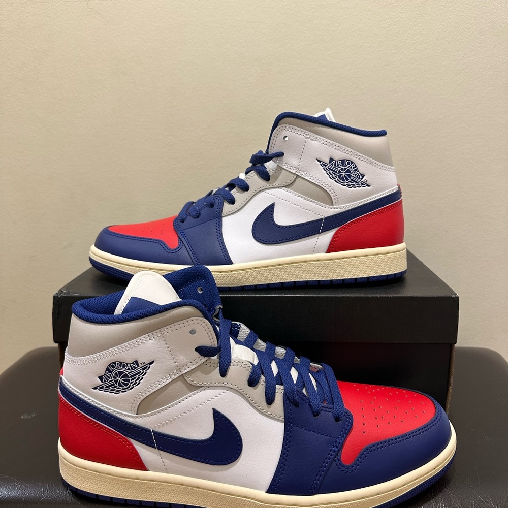 NIB Men Nike Jordan 1 Mid Rare Air DQ8426 102 White/University Red/Neutral Grey/ - Picture 3 of 5